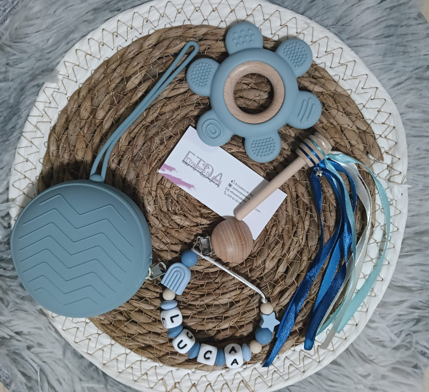 Pack Mordedor silicona/madera + chupetero + portachupete y sonajero de regalo