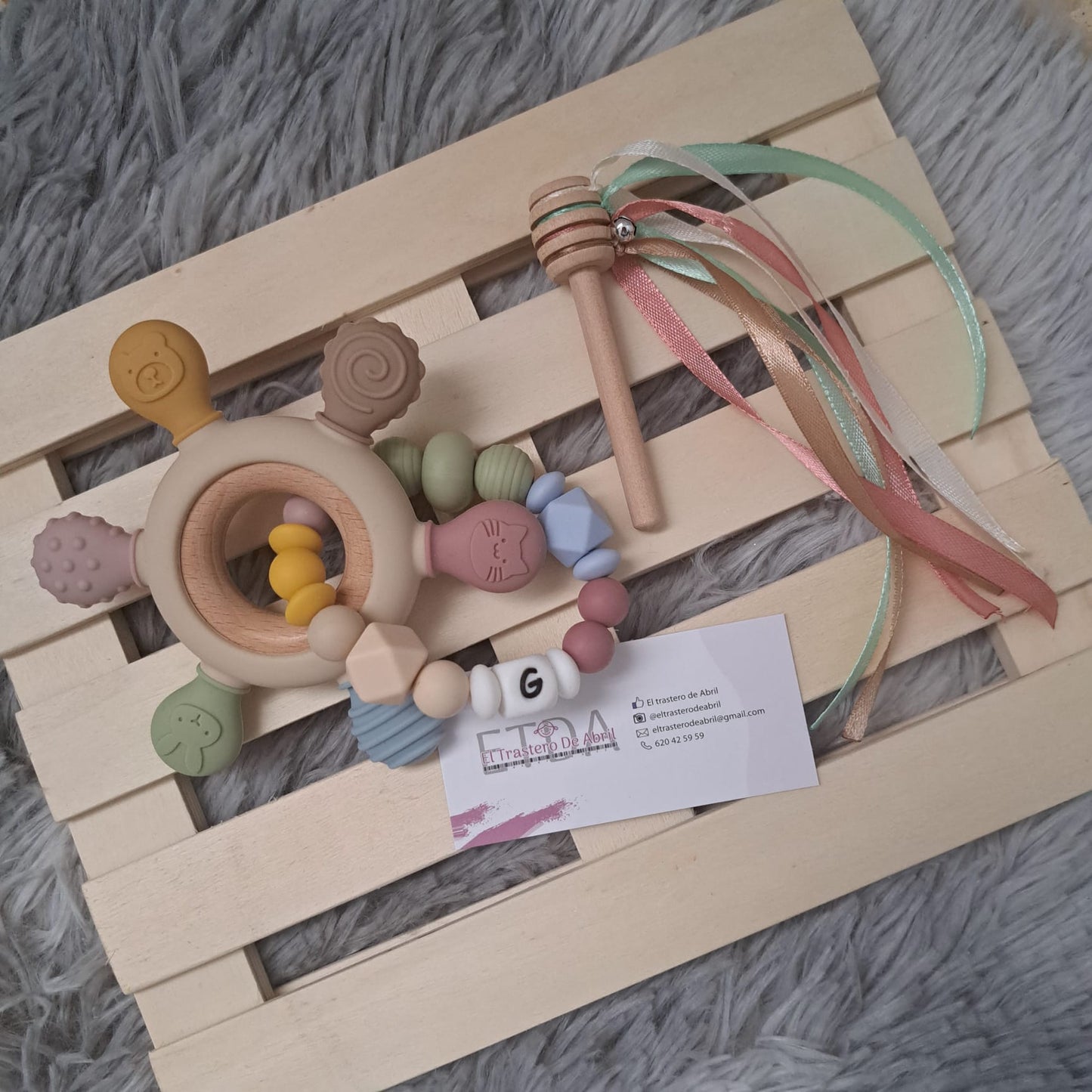 Pack Mordedor texturas de mano con inicial y mi primer sonajero